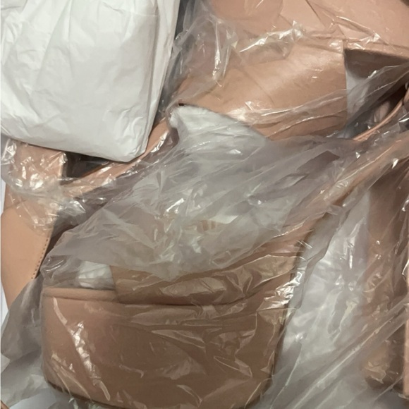 Brand New Schultz Sweet Rose Deluxe Napa Sandal - Picture 3 of 4